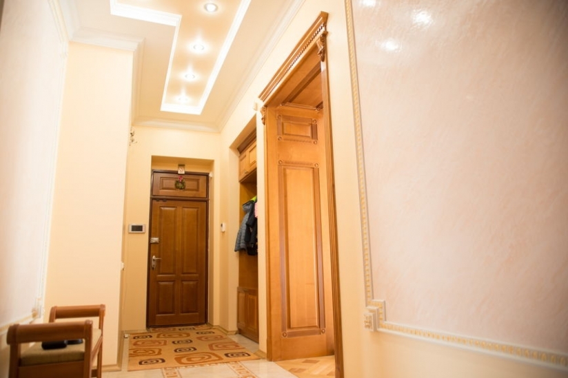 Фото 1 Продажа Квартир Продаж 3-х кімнатної квартири по вул. Кониського