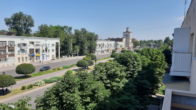 Фото 1 Продажа Квартир Продам свою 2-х комн. квартиру в самом центре г. Запорожья. По проспекту Металлургов. Днепровский район.