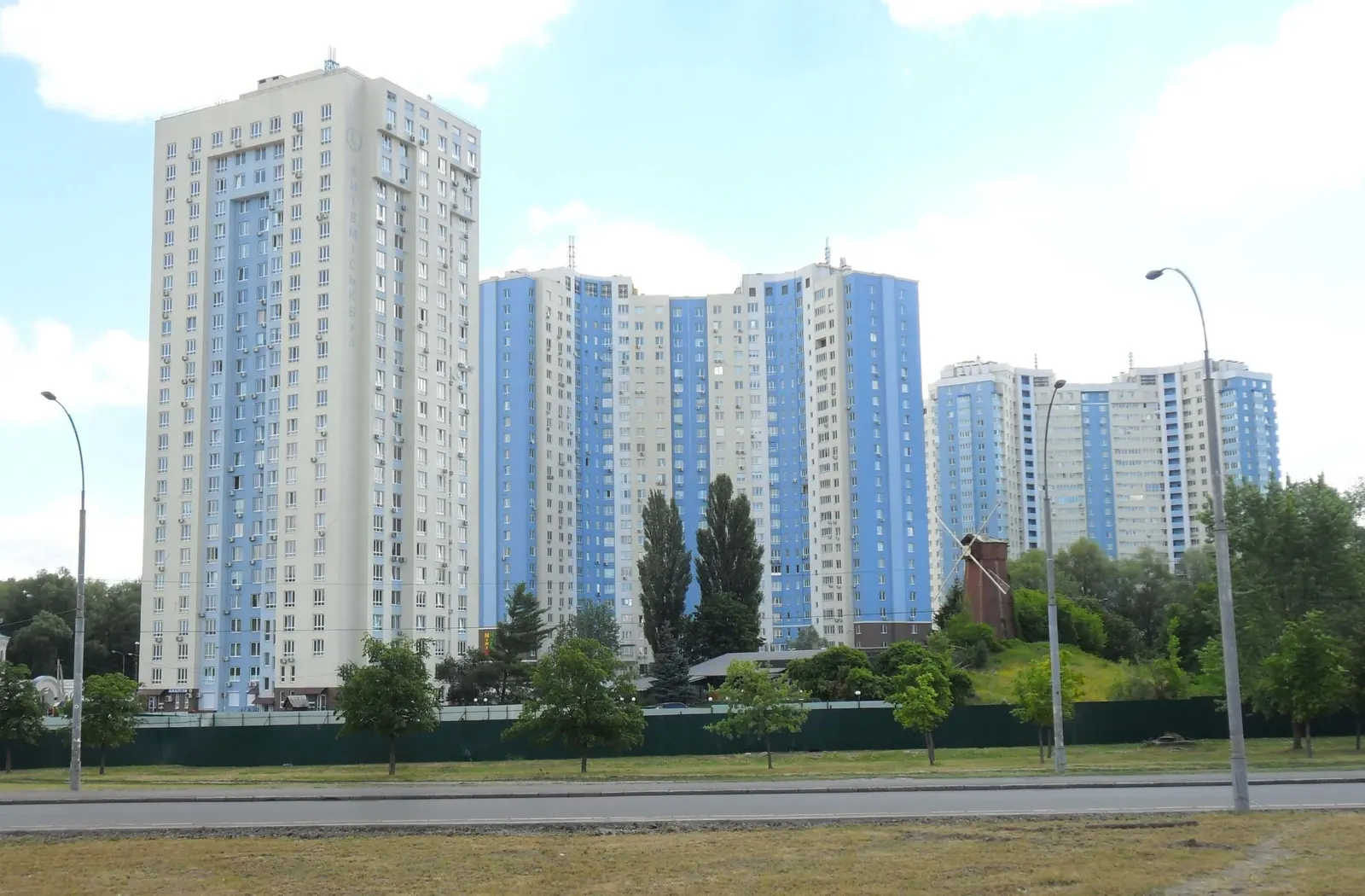 ЖК Академика Глушкова, 92б