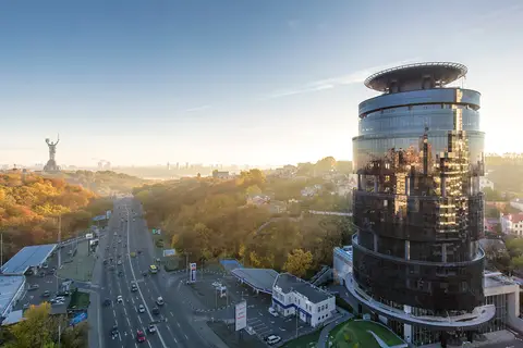 IQ Business Center