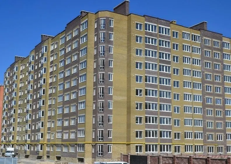 вул. Іващенка, 1а