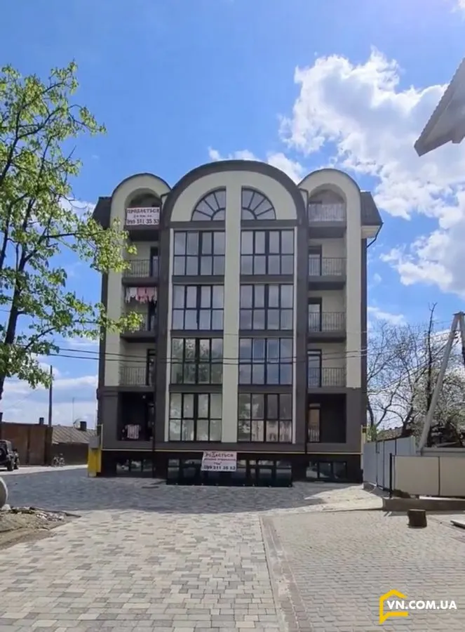вул. Грушевського, 35