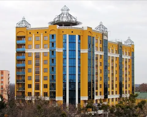 вул. Івана Банка, 2
