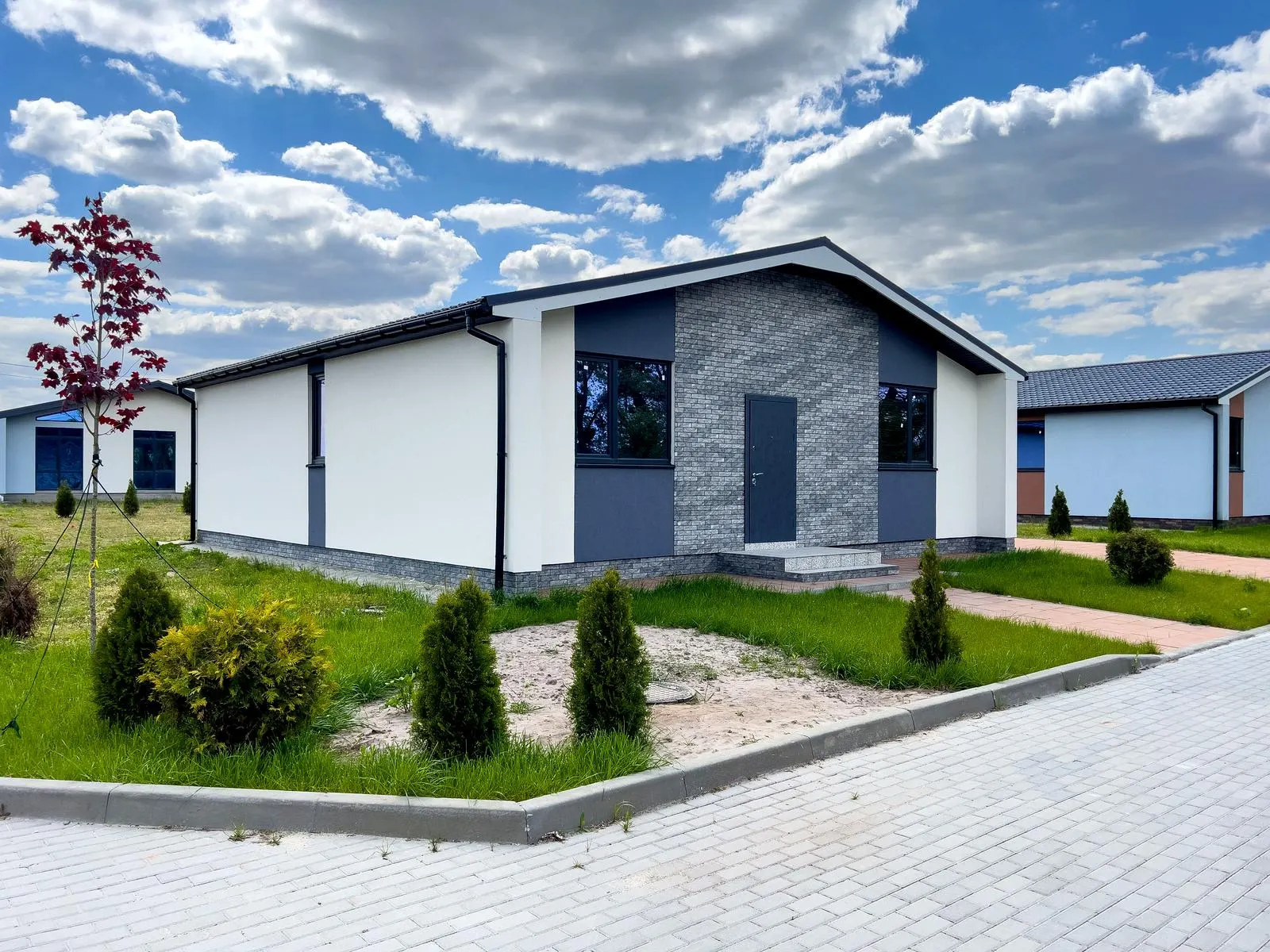 КМ Millennium House