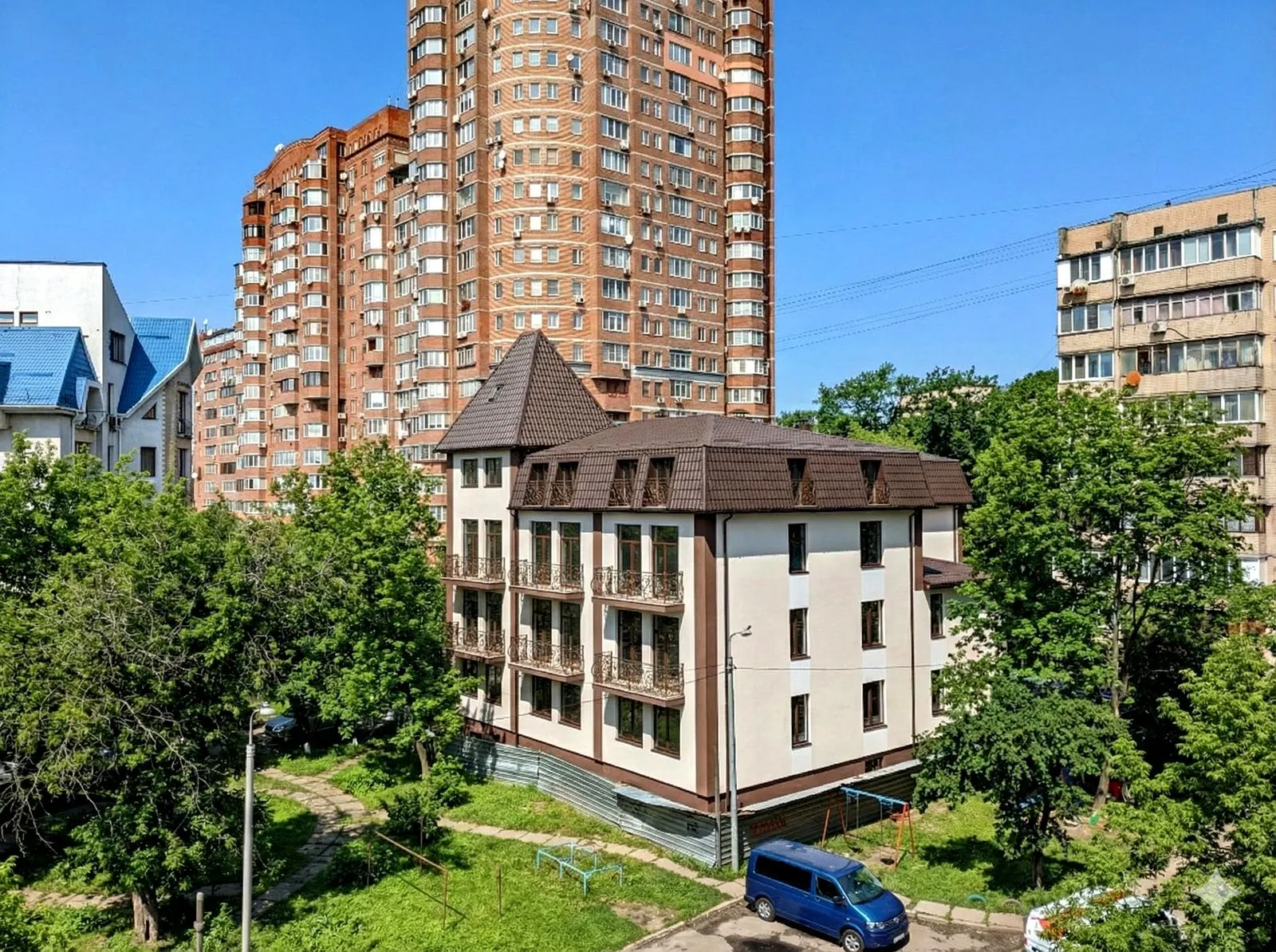 вул. Яслинська, 3