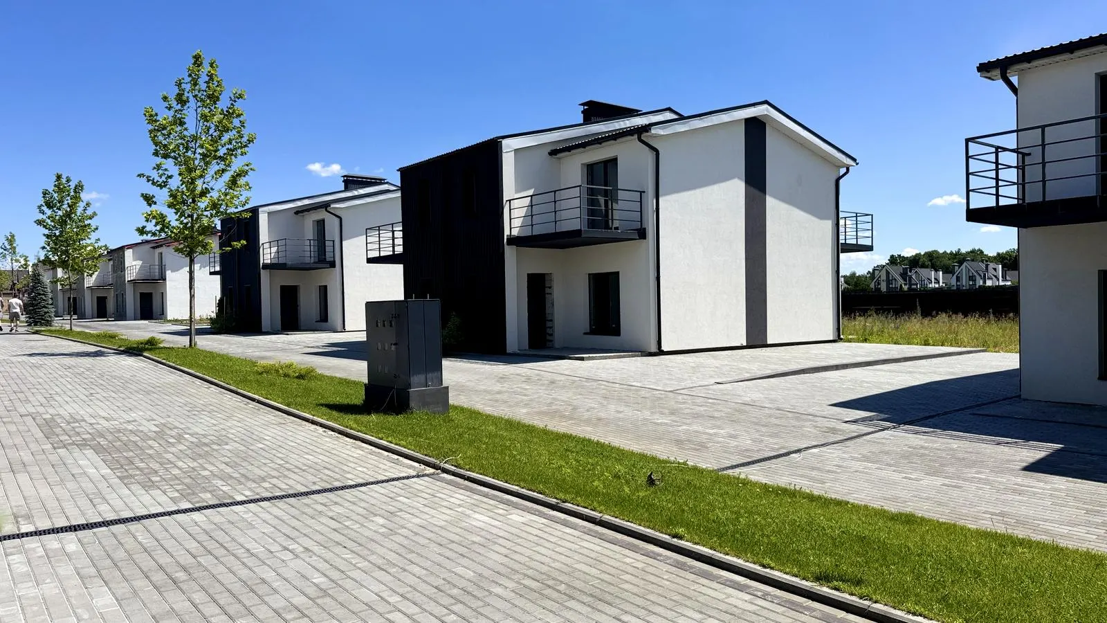 White-Blackie Duplex