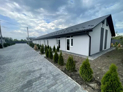 Таунхауси на Мирославській