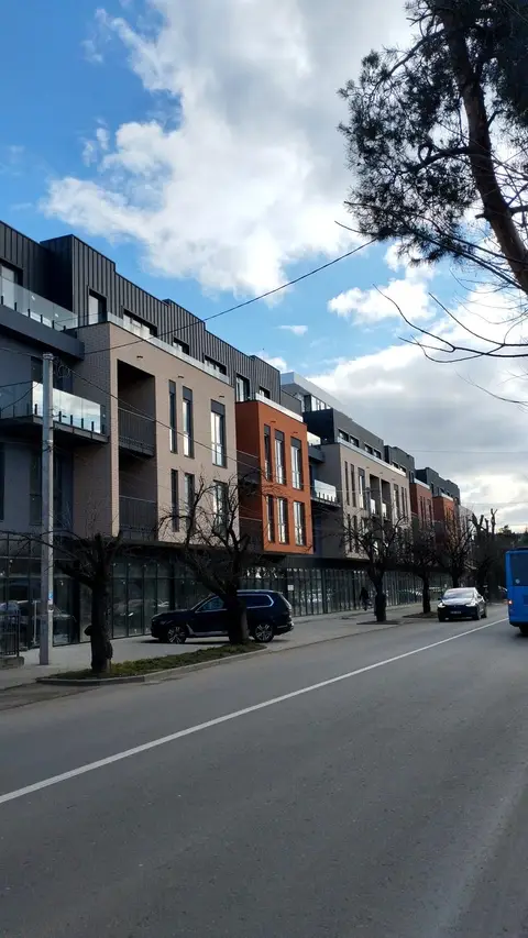 вул. Собранецька, 106, 108