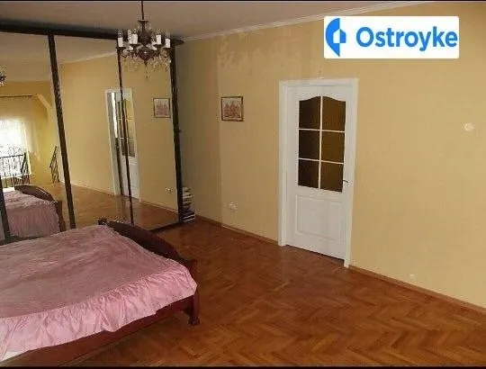 Продаж 3-кімнатної квартири, 80 м², Ужгород — фото 1