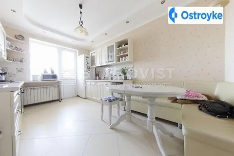4-кімнатна квартира, 120 м², вул. Олени Пчілки, 5, Київ