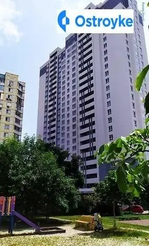 2-кімнатна квартира, 63 м², вул. Драгоманова, 10, Київ