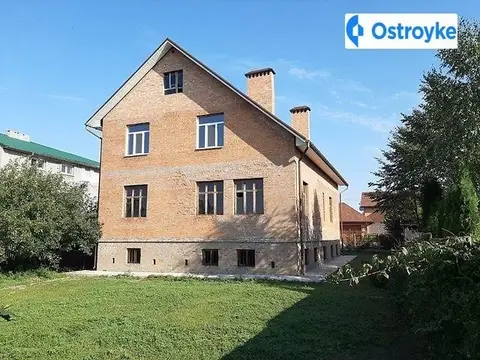 6-кімнатна будинок, 240 м², Запоріжжя