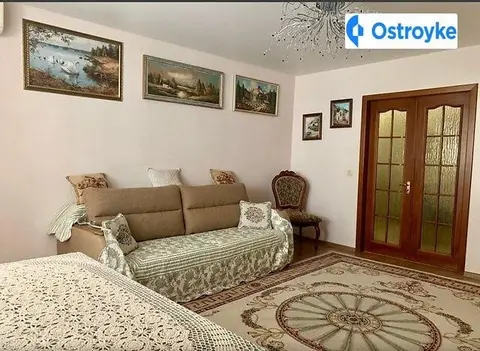 2-кімнатна квартира, 84 м², пл. Дарницька, 10, Київ