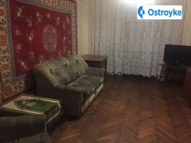 площадь Конституции — фото 2