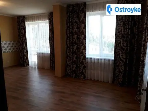 3-кімнатна будинок, 220 м², вул. Кременецька, Чернівці