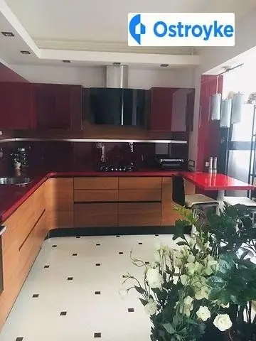 Зелена