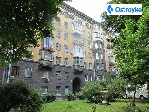 Інститутська 18