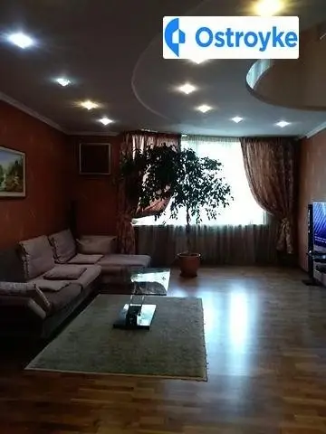 3-кімнатна квартира, 114 м², наб. Дніпровська, Київ