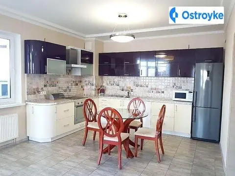2-кімнатна квартира, 80 м², вул. Дегтярівська, 25а, Київ