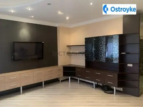 2-кімнатна квартира, 73 м², пл. Харківська, Київ