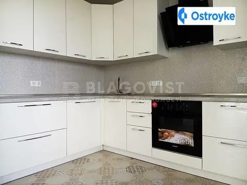 2-кімнатна квартира, 68 м², пл. Деміївська, 16, Київ