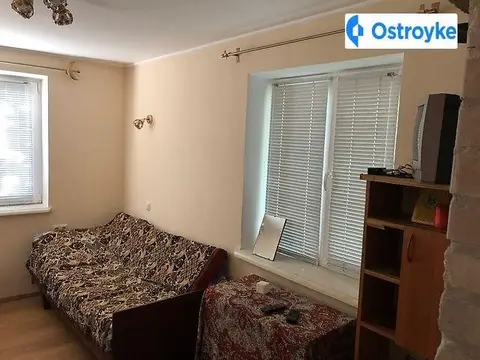 Р-н склепу, частина будинку для двох хлопців