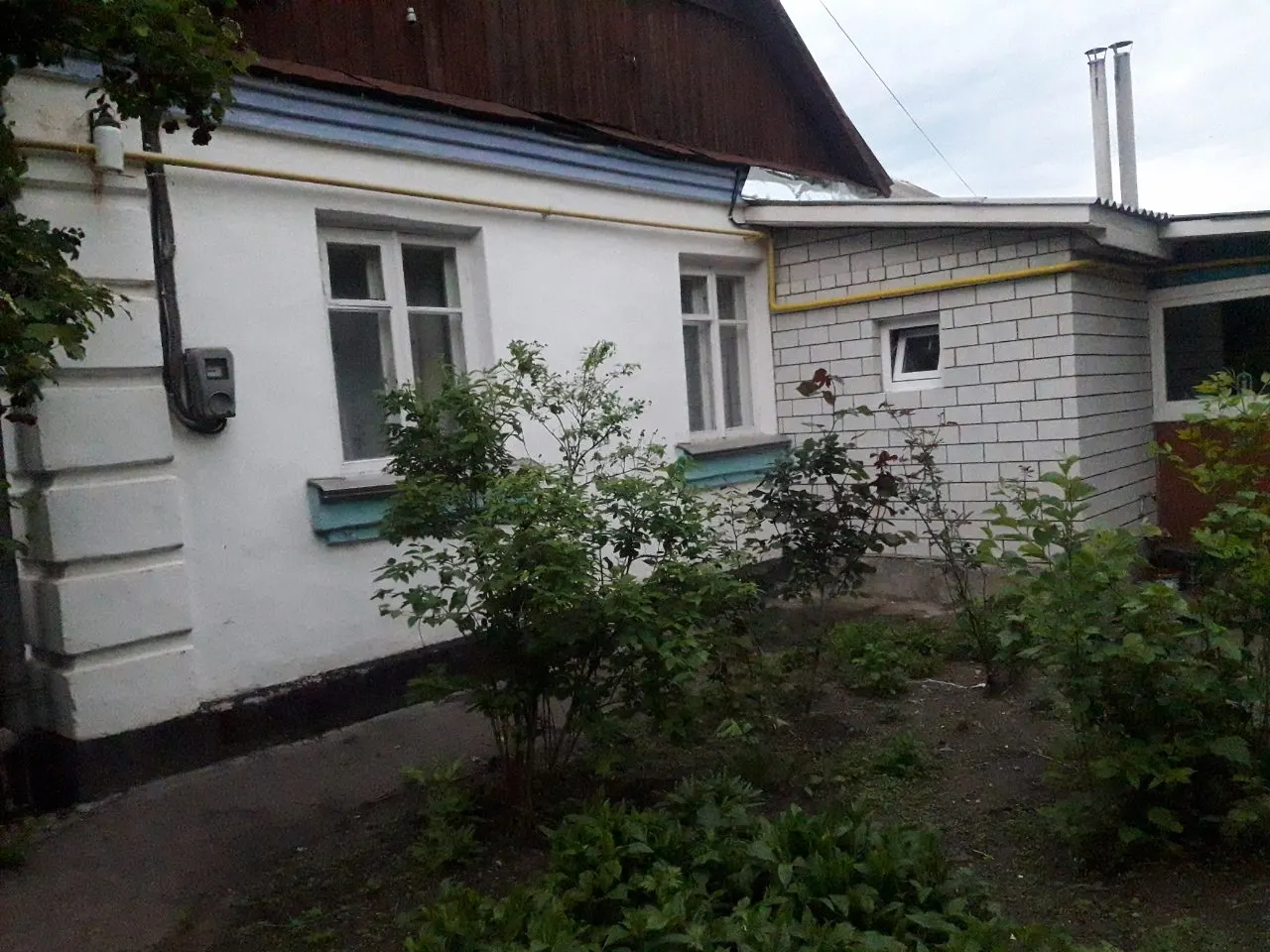половина дома с удобствами и участком — фото 1