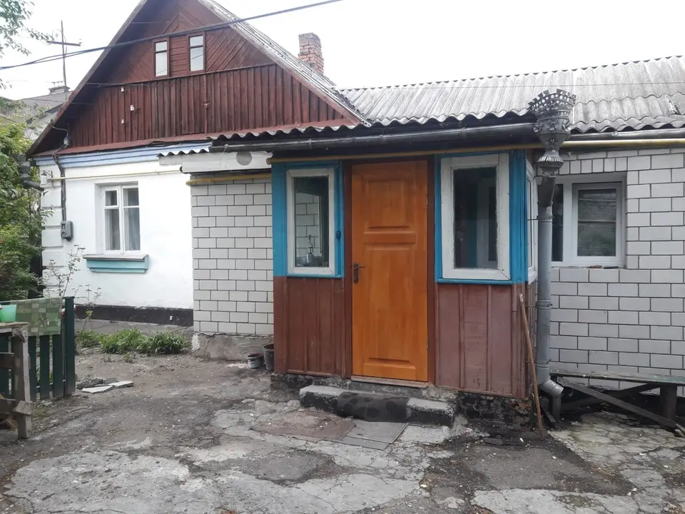 половина дома с удобствами и участком — фото 3