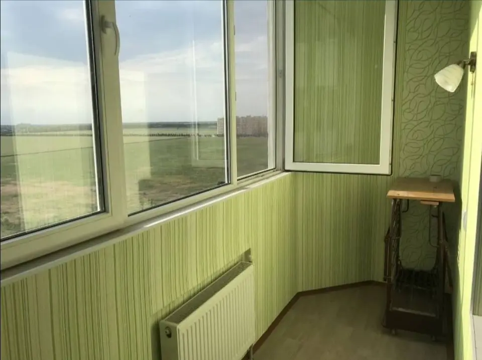 Просторная квартира с ремонтом с кухней-студией — фото 2