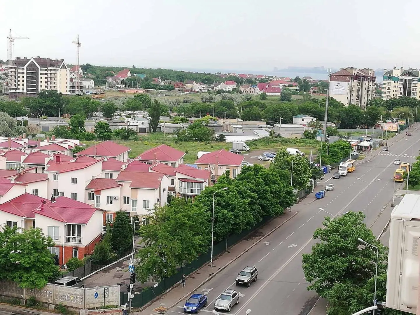 Предлагается к продаже 1-но комнатная квартира с большой кухней студией и видом на море. — фото 1
