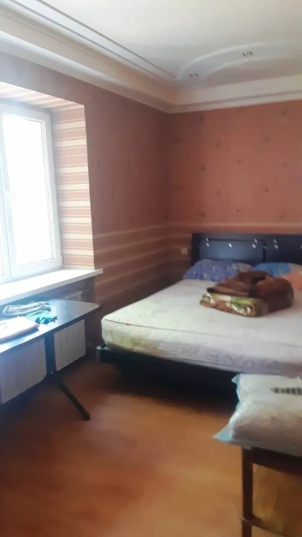 Продается 2-х комнатная квартира, перепланированная в кухню-студию и одну комнату — фото 1
