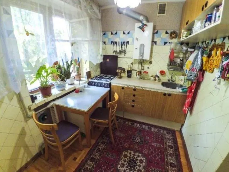 Продам трехкомнатную квартиру в не фасадном доме Малиновского района — фото 1