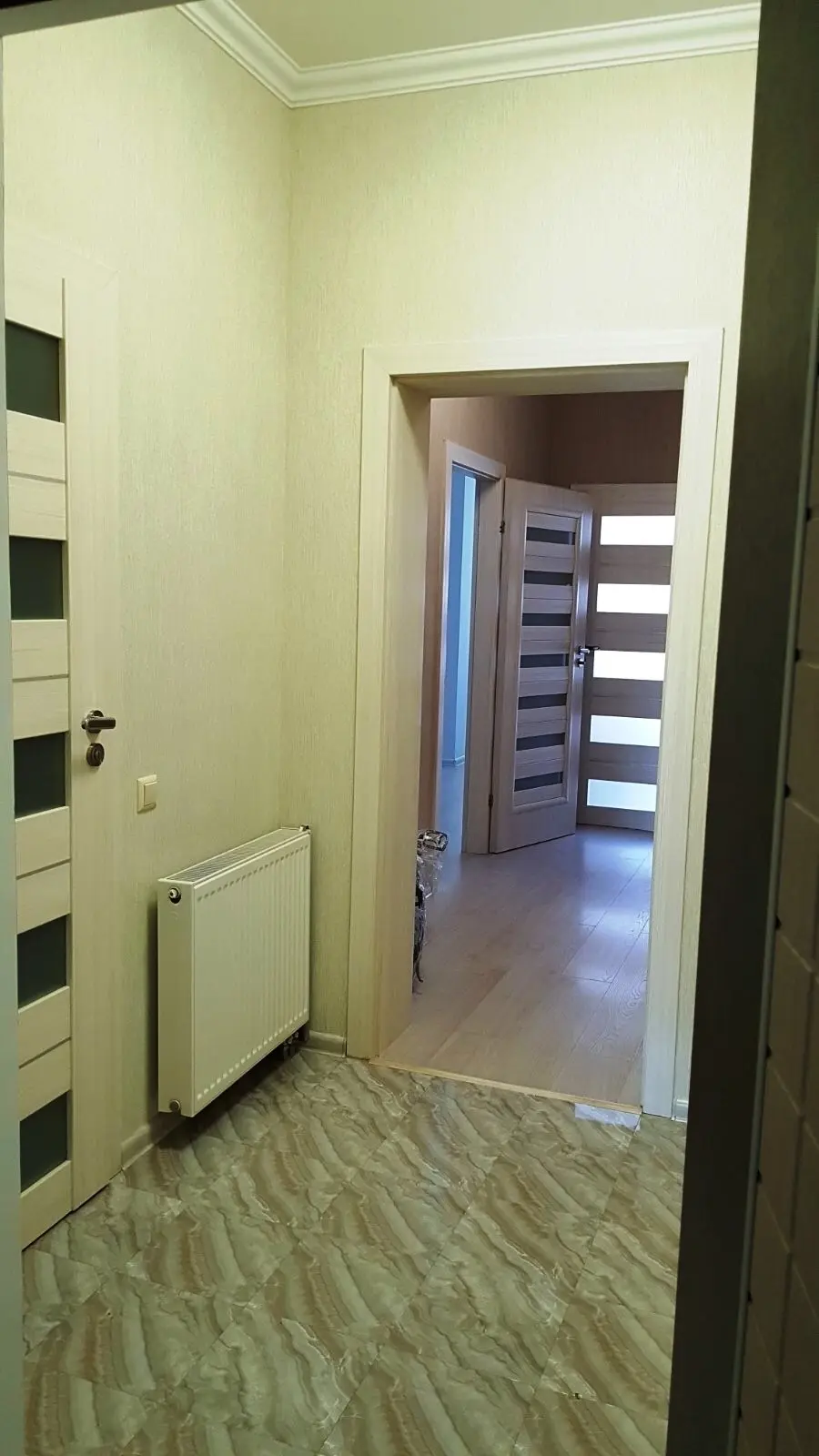 Продается однокомнатная квартира с большой кухней студией в Южной Пальмире в Аркадии. Качественный ремонт. Квартира очень светлая, уютная. Современная мебель, техника BOSH. Близость моря максимальная. За дополнительными вопросами обращайтесь — фото 2