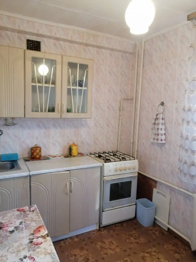 Продаётся квартира в жилом состоянии ,возле рынка Южный — фото 1