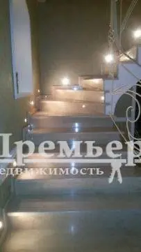 Двухэтажный дом с современным ремонтом — фото 4
