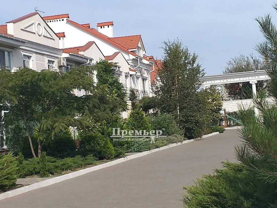 Трехэтажный таунхаус в Черноморске — фото 3