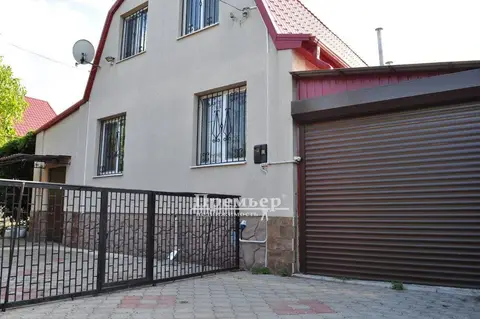 4-кімнатна квартира, 136 м², Чорноморськ