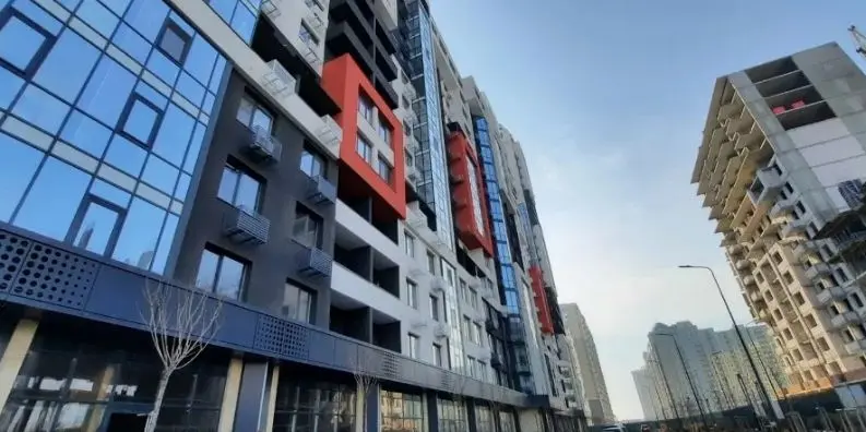 Двухуровневая квартира с террасой в центре Киевского района. — фото 4
