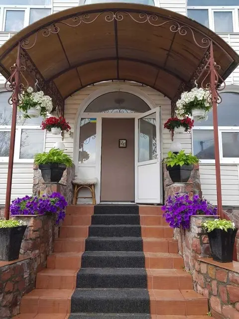 Продам дом Святопетровское с бассейнами без%