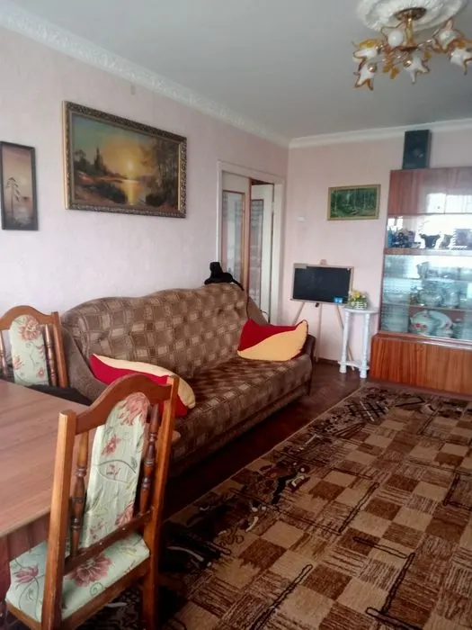 Продам 4-х кімнатну квартиру — фото 1