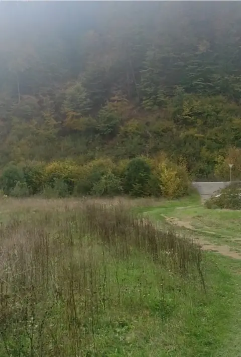Участок, земля під комерційну діяльність