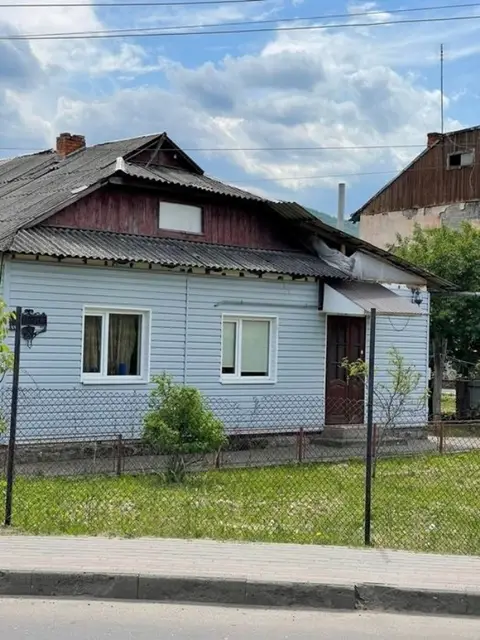 Продам 1/2 будинку місто Косів