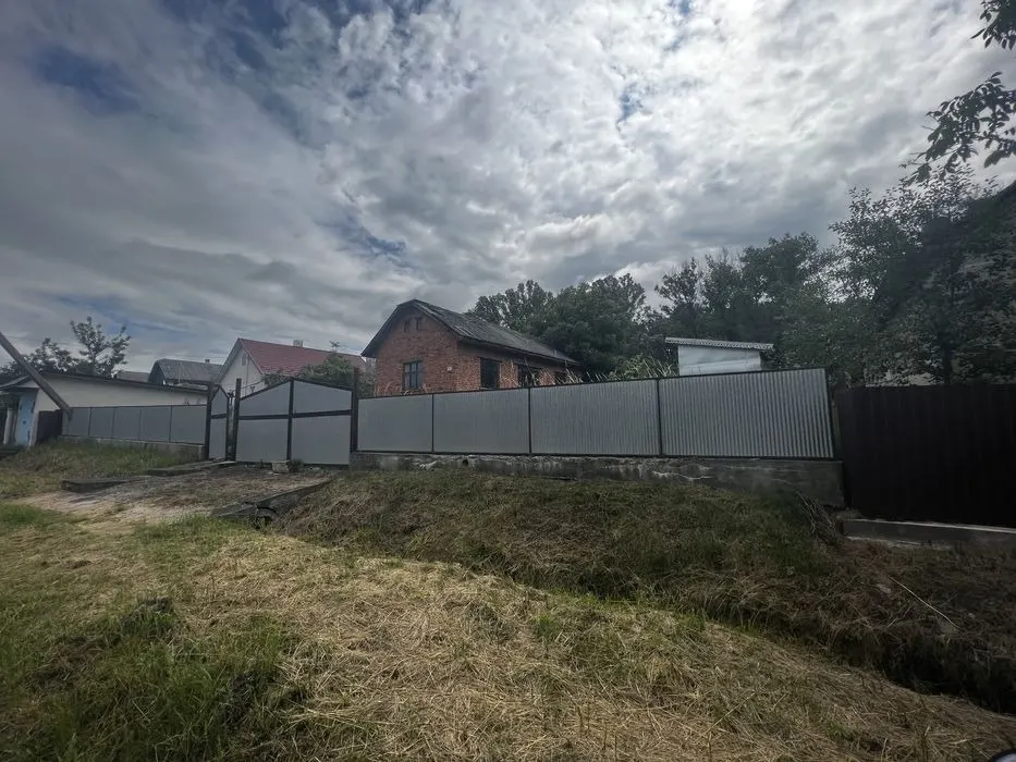 Земельна ділянка, з будинком в центрі міста Заставна — фото 1