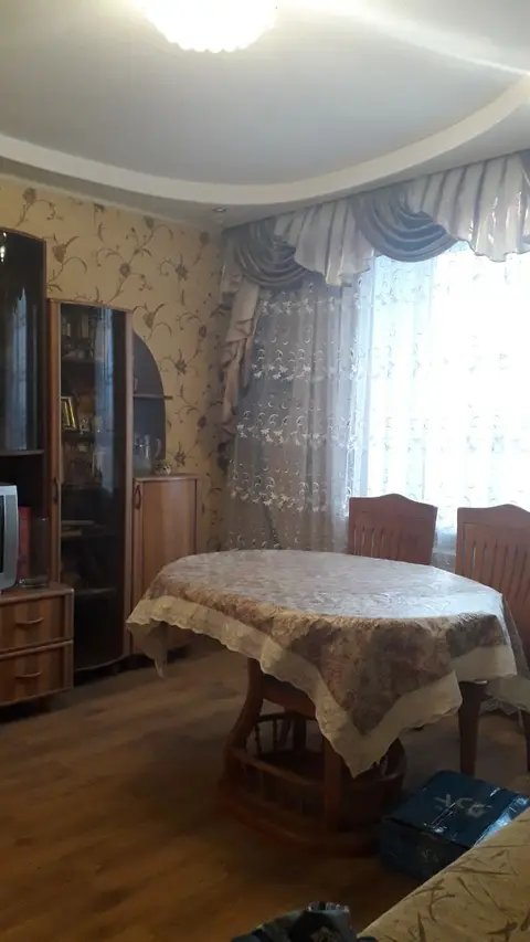 Своя 2 к.кв. 50 м.кв. Салтовка Краснодарская ул. кирпич с евроремонтом и мебелью.
