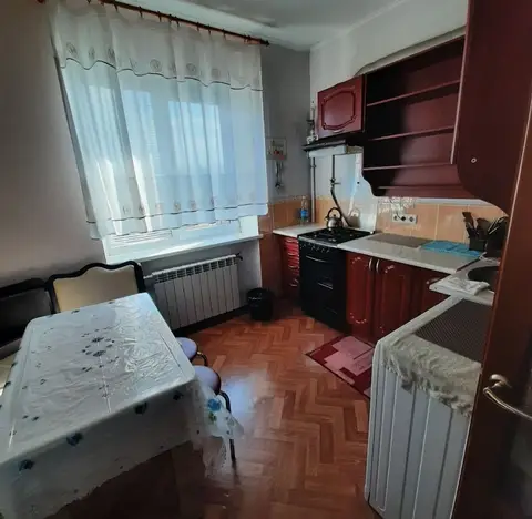 Подобово 1 кімнатна квартира на 4 мікрорайоні Лозова