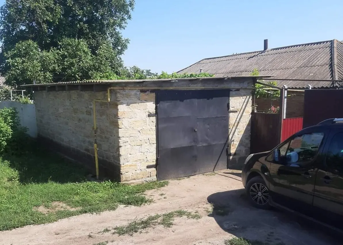 Продаж 1 поверхового будинку з гаражем і ділянкою на 80 соток. — фото 1