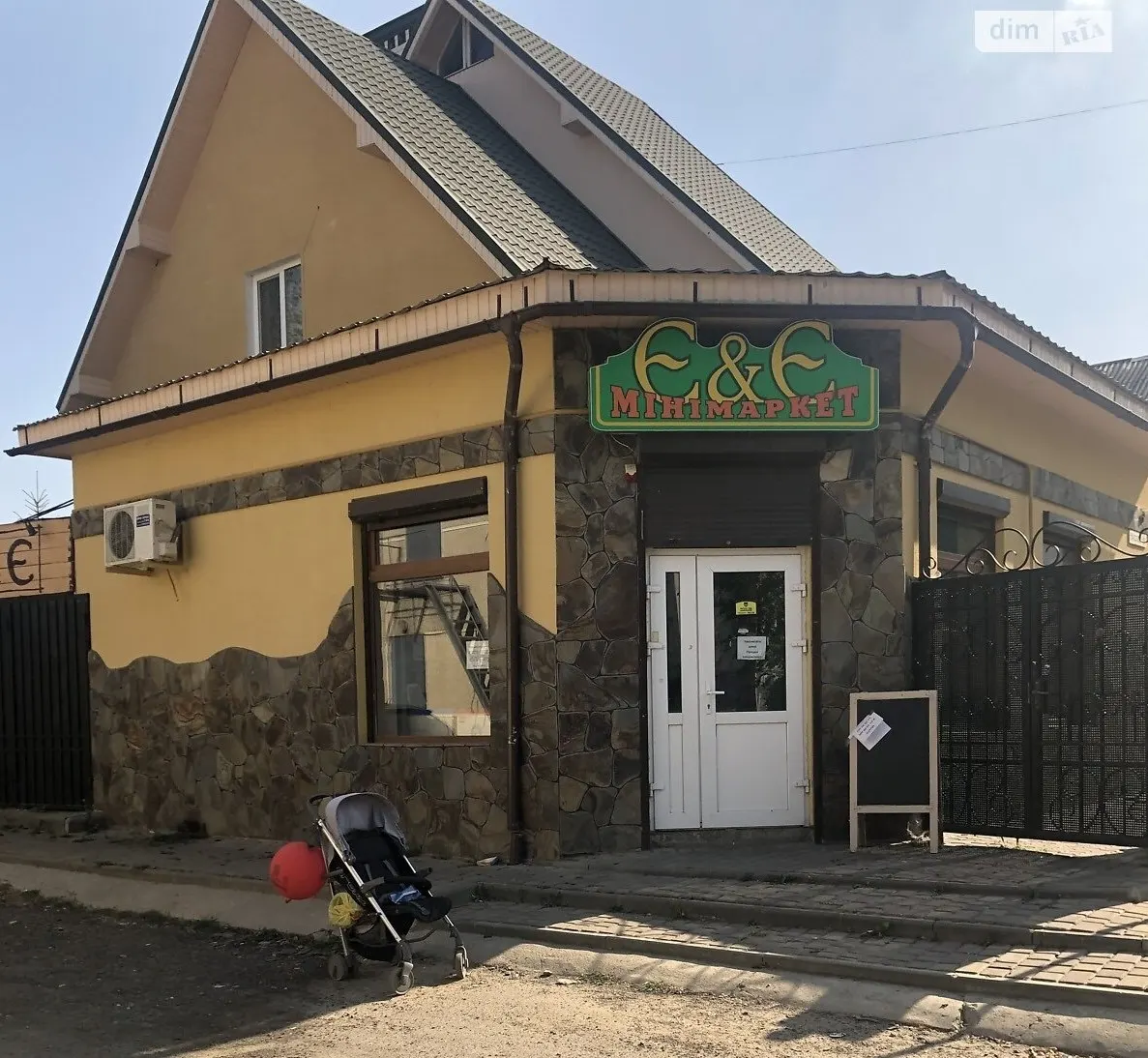 Продаж 3 поверхового будинку з гаражем та магазином в м. Івано-Франківськ — фото 1