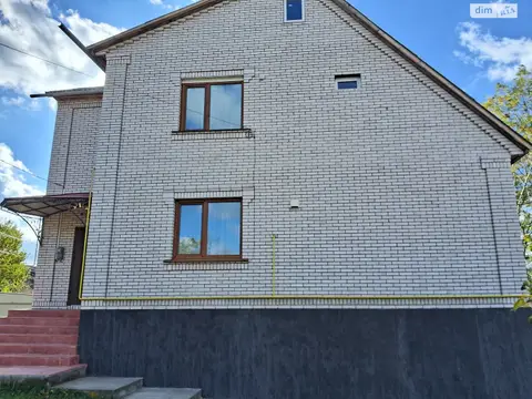 Продаж 2 поверхового будинку з опаленням і ділянкою на 14 соток у м. Гайсин