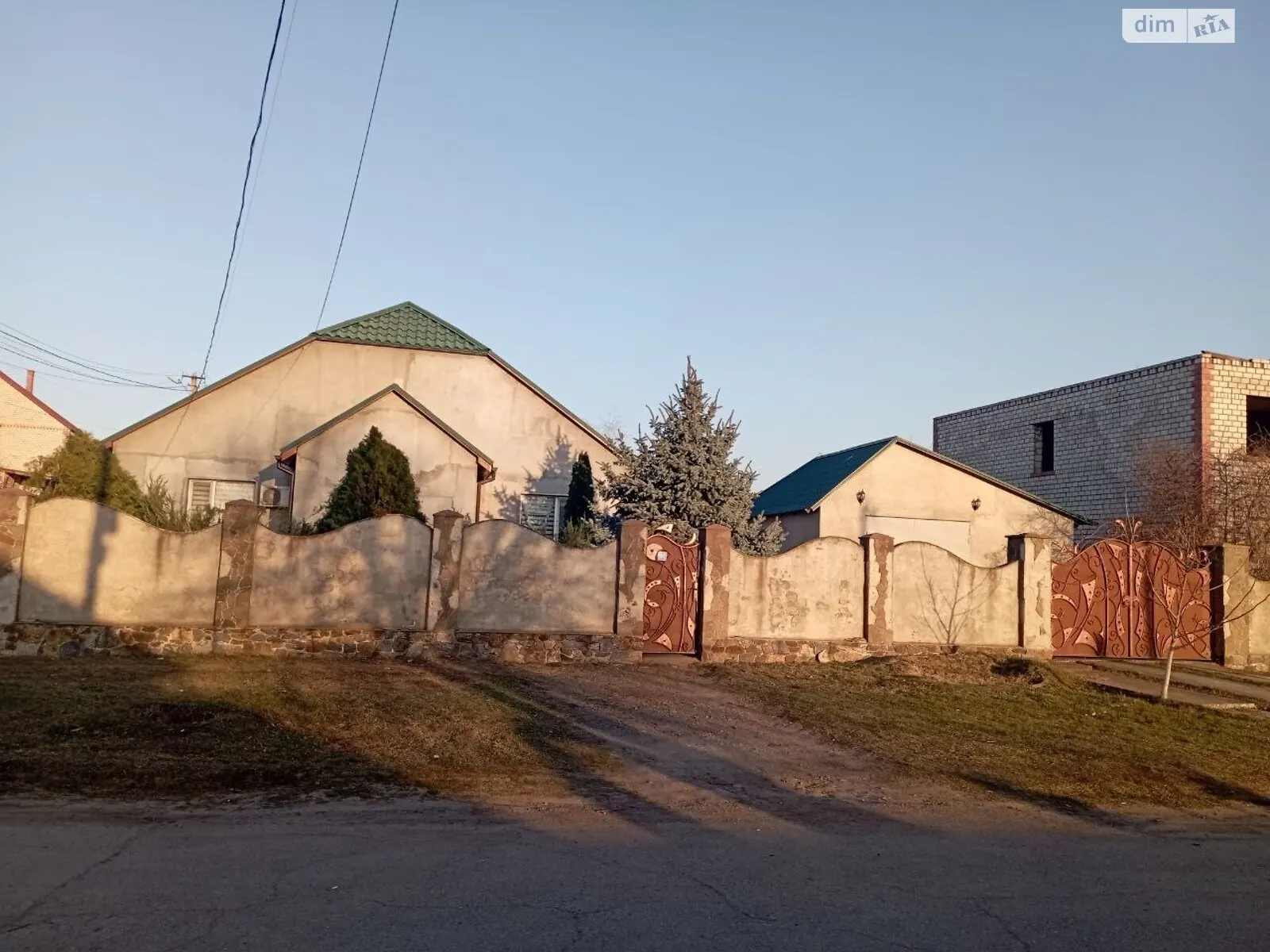 Продаж 1 поверхового будинку з гаражем і ділянкою на 10 соток в м. Баштанка — фото 1