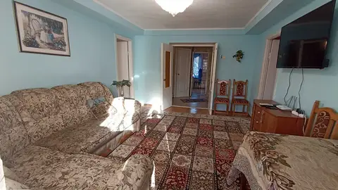 Посуточно или более длительно сдаю 4комнатную квартиру в центре Киева на бул.Л. Украинки 9